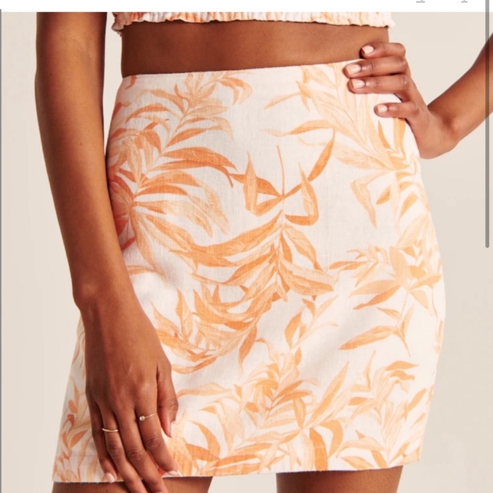 EUC- Abercrombie side zipper mini skirt floral print